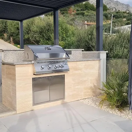 Askana, 3 Bedrooms, 4 Baths, Infinity Pool, Whirlpool, Sea View, Outdoor Kitchen Villa Jesenice (Split-Dalmatia)