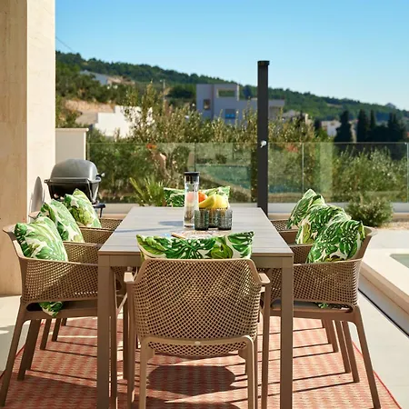 Villa Askana, 3 Bedrooms, 4 Baths, Infinity Pool, Whirlpool, Sea View, Outdoor Kitchen *