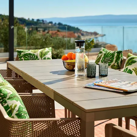 Askana, 3 Bedrooms, 4 Baths, Infinity Pool, Whirlpool, Sea View, Outdoor Kitchen Jesenice (Split-Dalmatia)