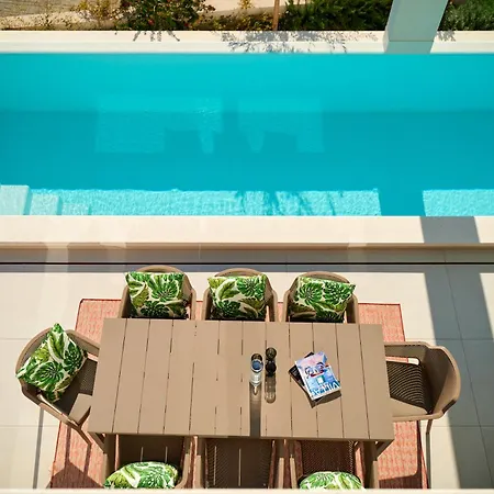 Askana, 3 Bedrooms, 4 Baths, Infinity Pool, Whirlpool, Sea View, Outdoor Kitchen Villa